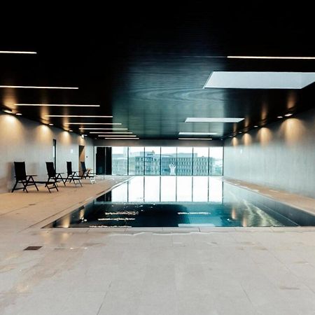 Modern 2BR Apartment with Pool & City Views Luxembourg By Eksteriør billede