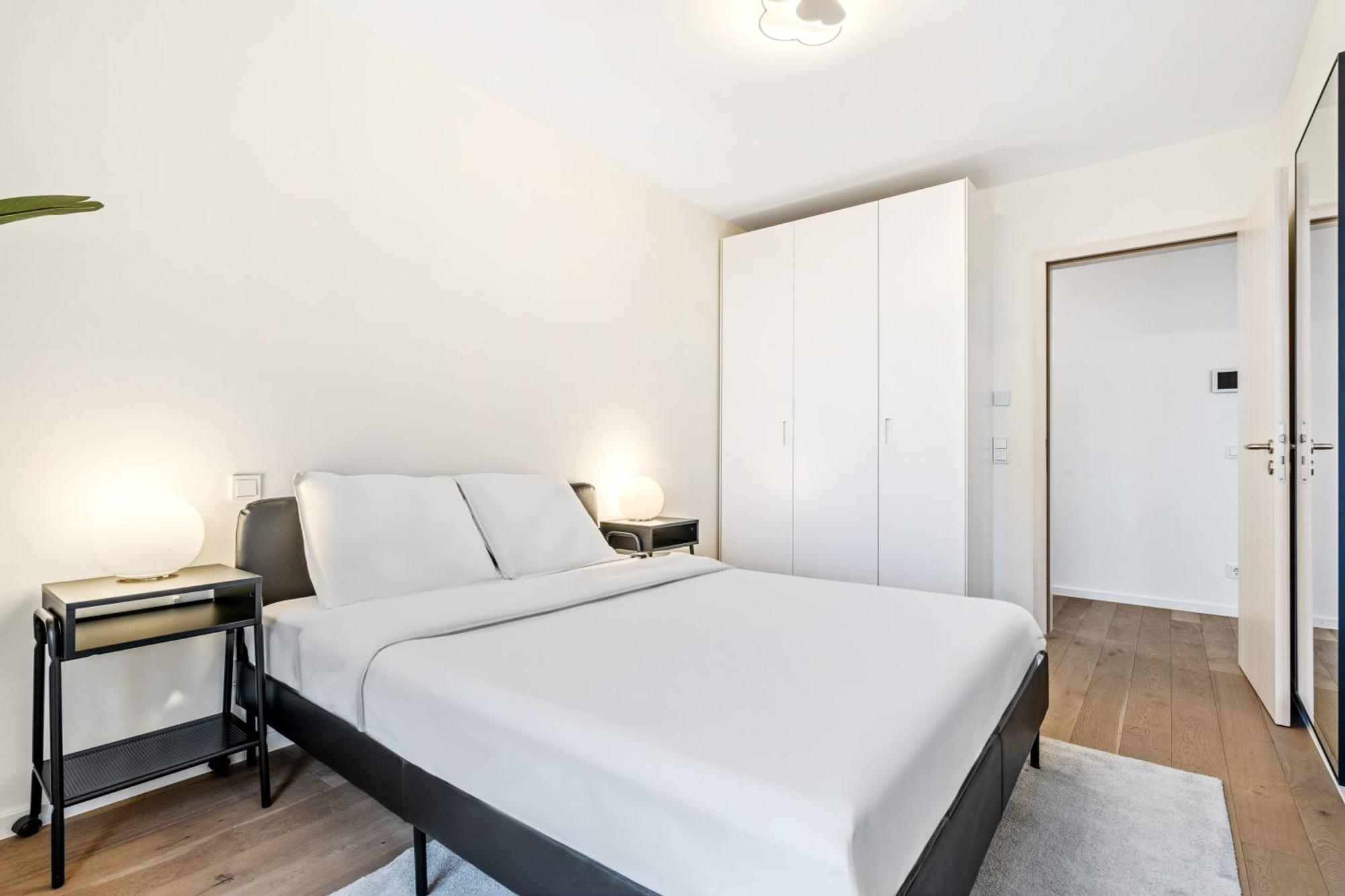 Modern 2BR Apartment with Pool & City Views Luxembourg By Eksteriør billede