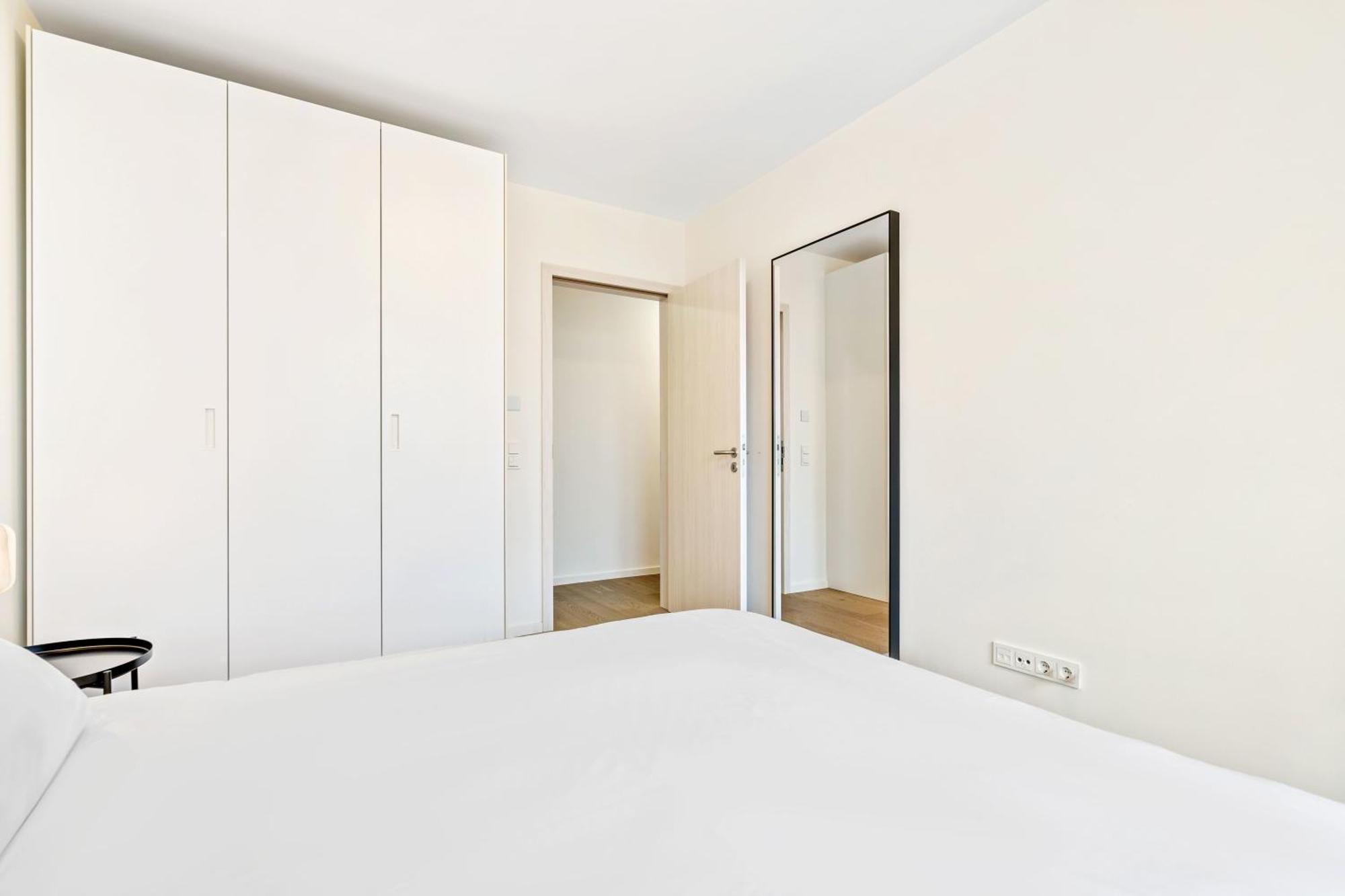 Modern 2BR Apartment with Pool & City Views Luxembourg By Eksteriør billede