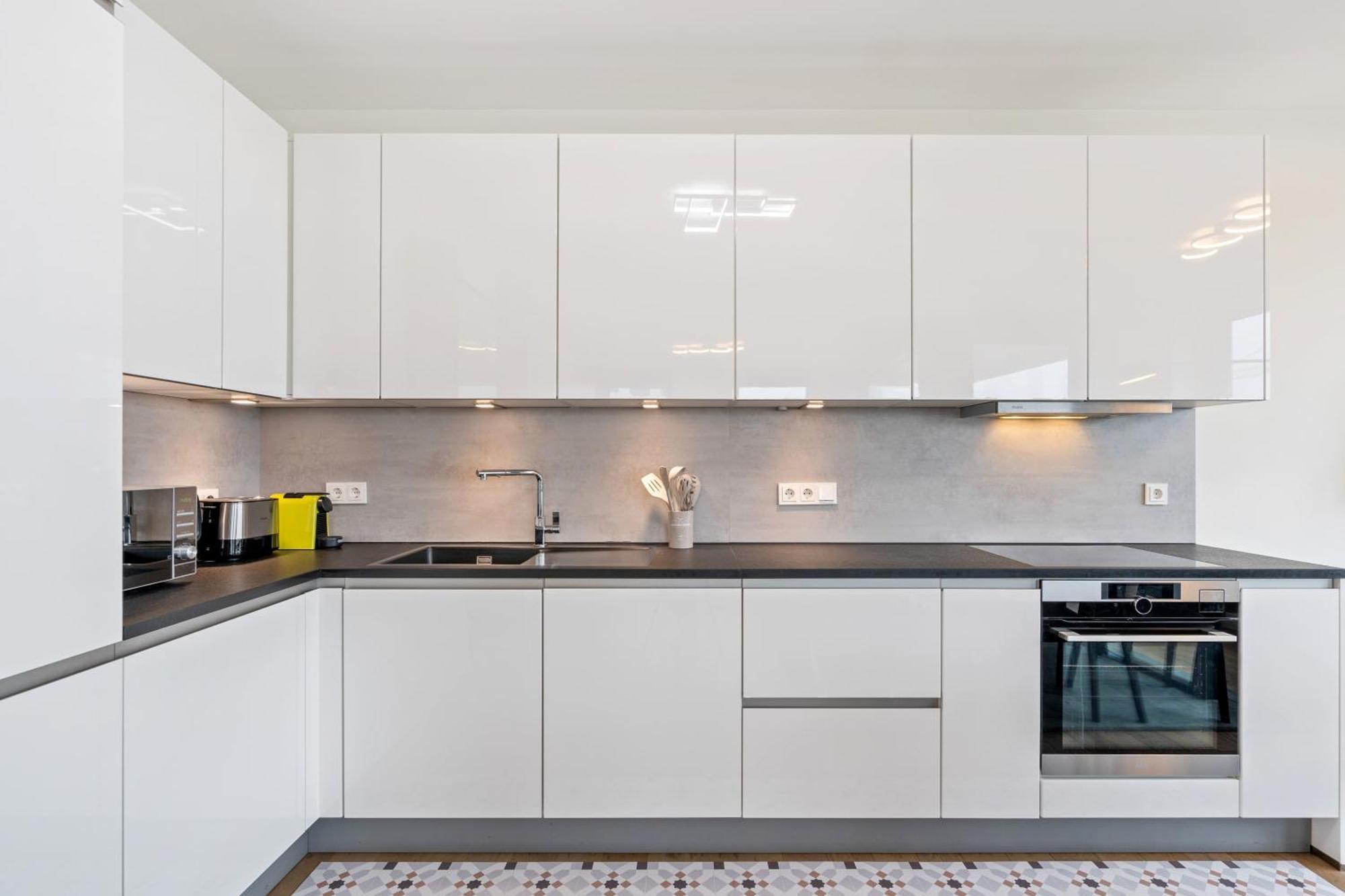 Modern 2BR Apartment with Pool & City Views Luxembourg By Eksteriør billede