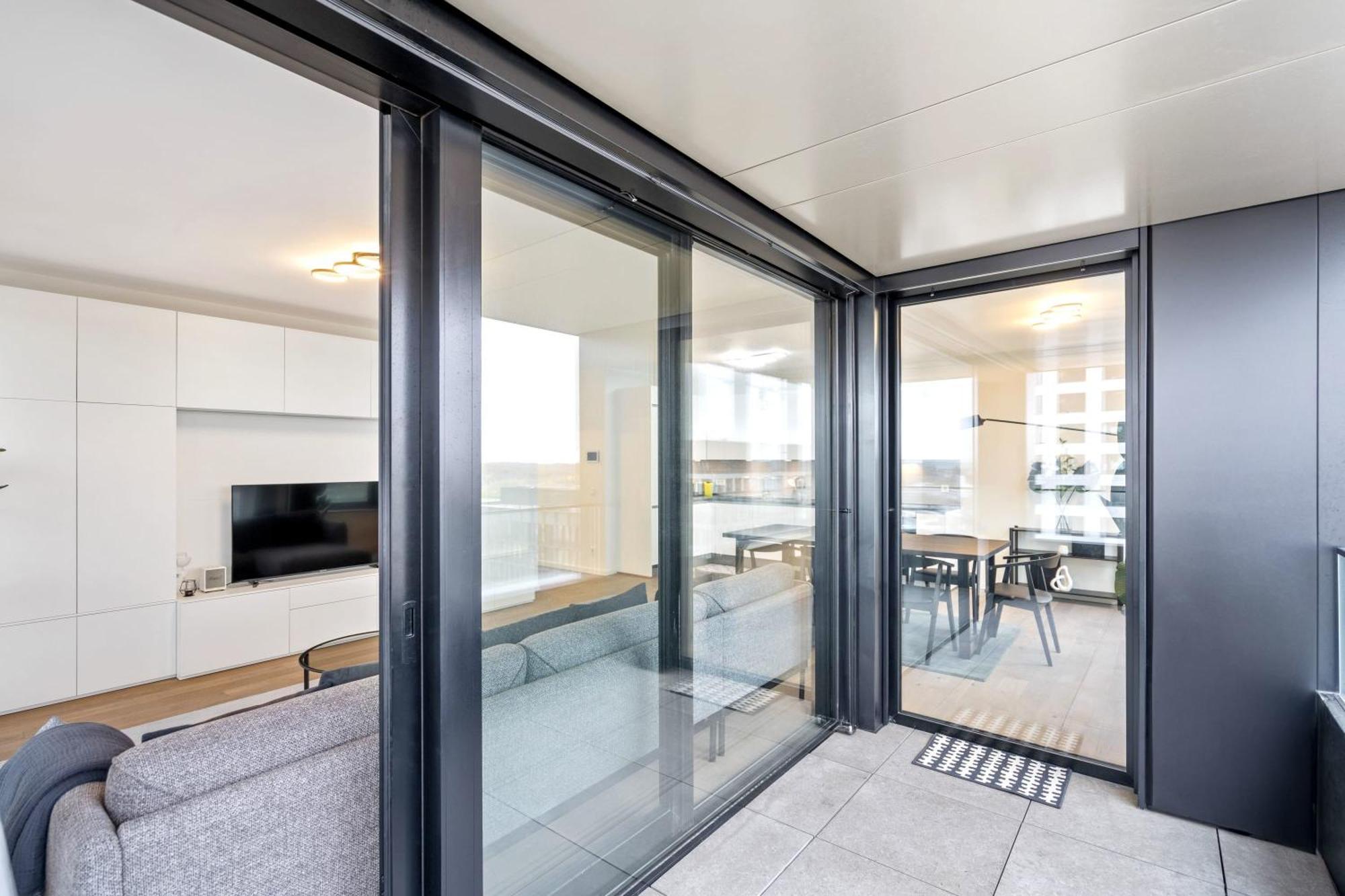 Modern 2BR Apartment with Pool & City Views Luxembourg By Eksteriør billede